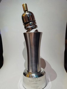 2022年7月伊犁酒业那拉提系列产品52度那山获得2021年度“青酌奖”酒类新品大奖。