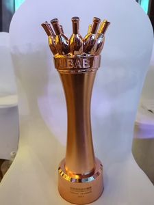 2022年7月那拉提水系列荣获2022年最美酒瓶设计铜奖。