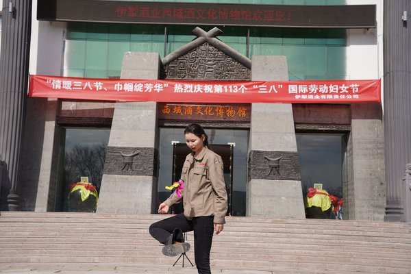 踢毽子.jpg
